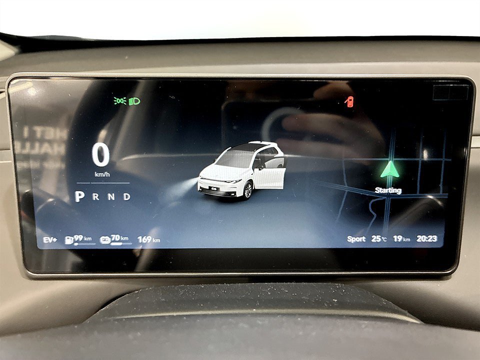 Vehicle Image 11