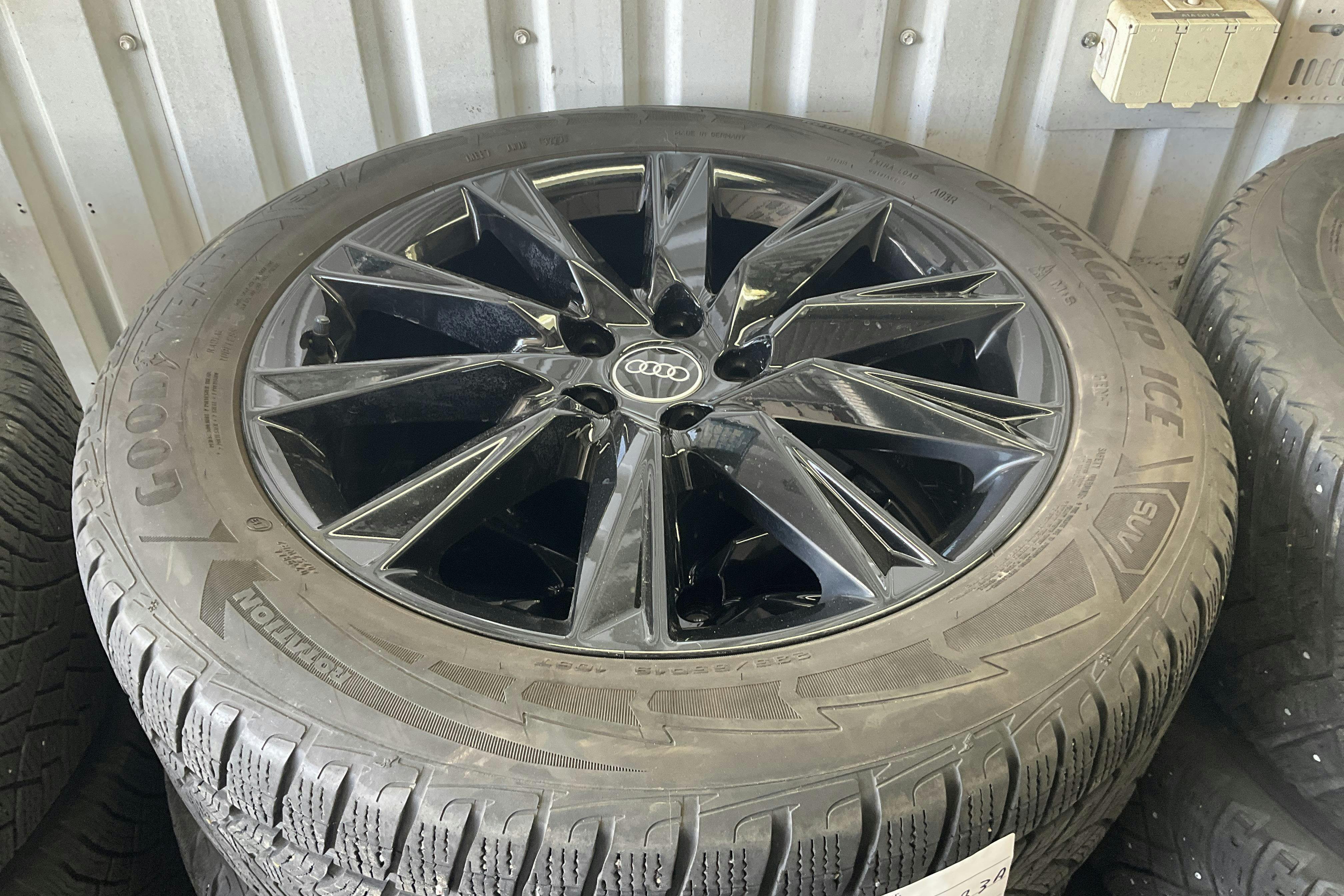 Vehicle Image 14