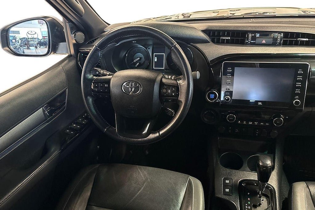 Vehicle Image 11