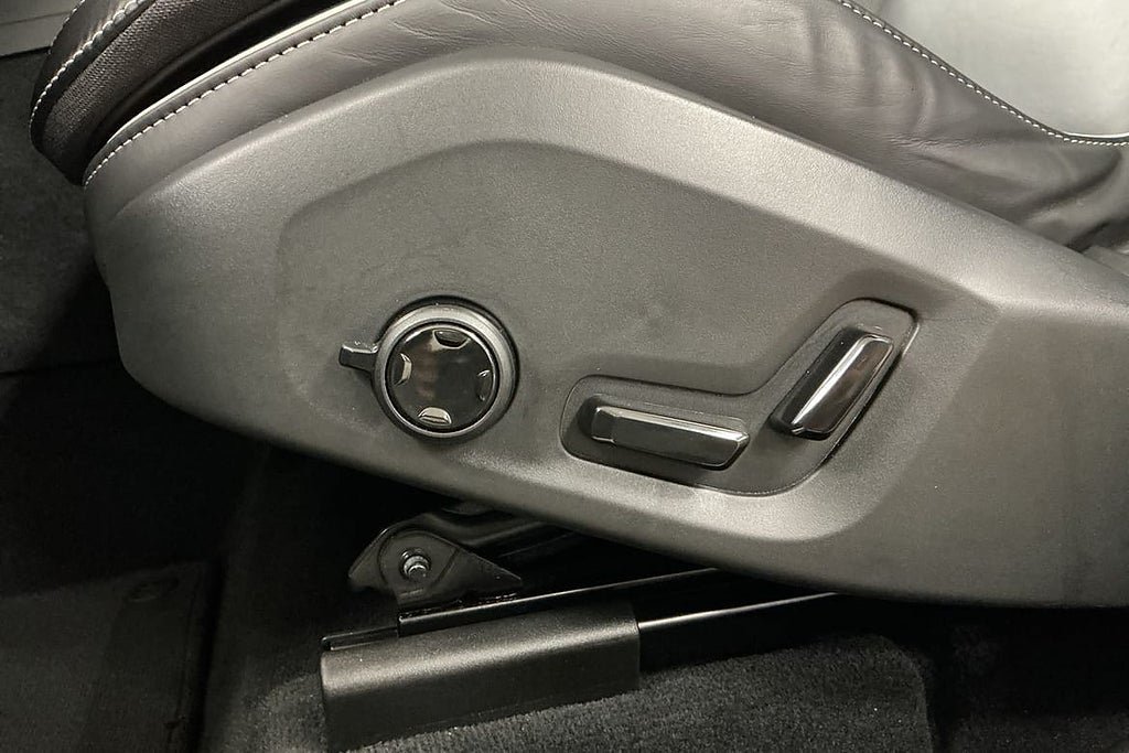 Vehicle Image 28