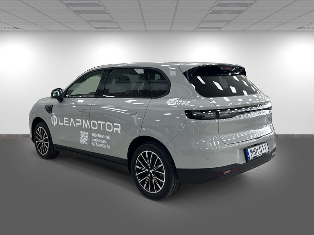 Vehicle Image 6