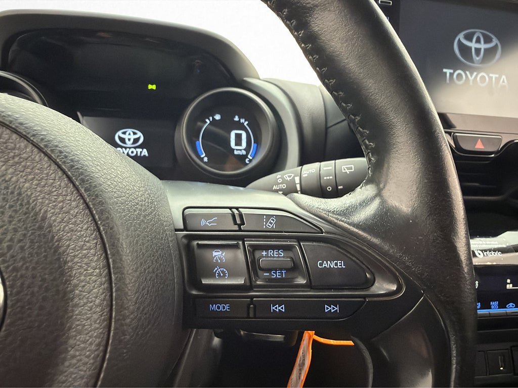 Vehicle Image 16