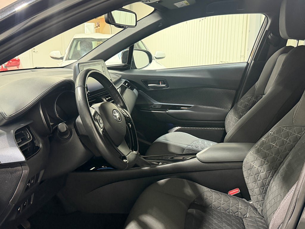 Vehicle Image 11