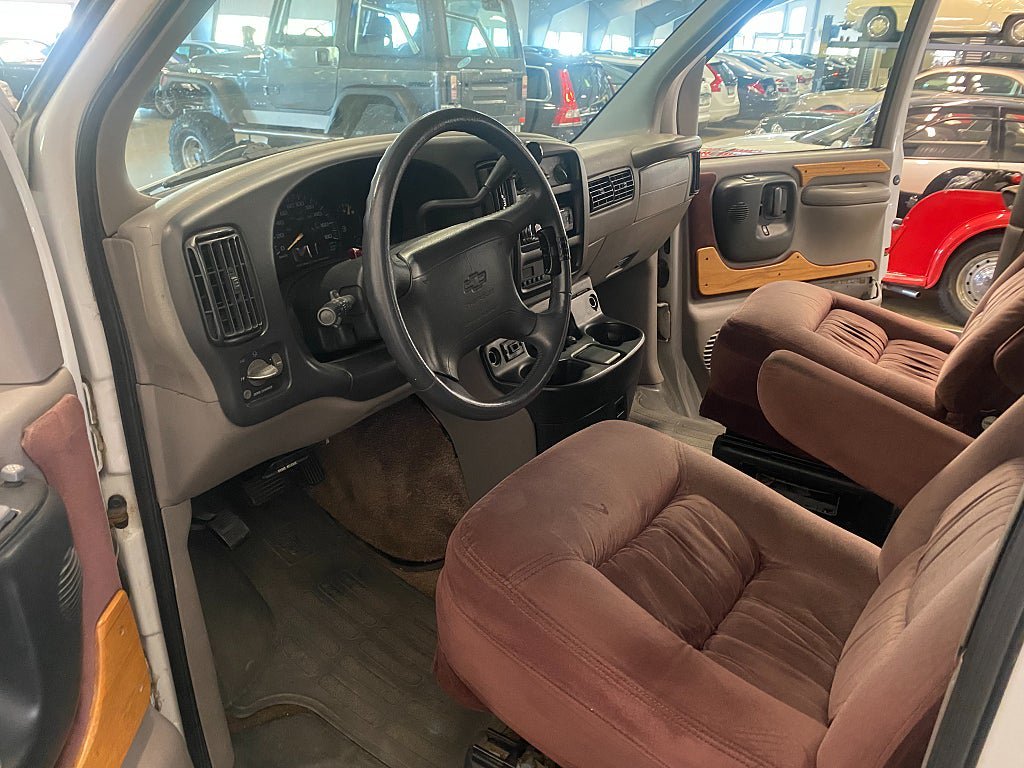 Vehicle Image 10