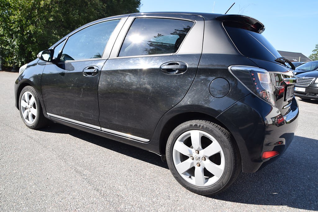 Vehicle Image 6