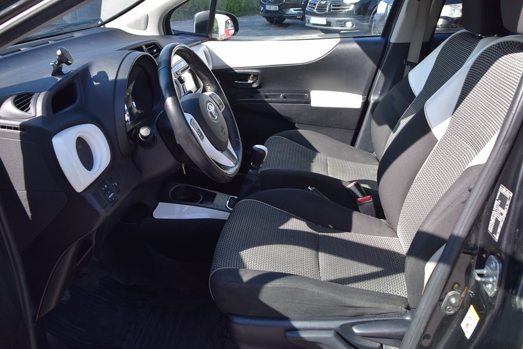 Vehicle Image 8
