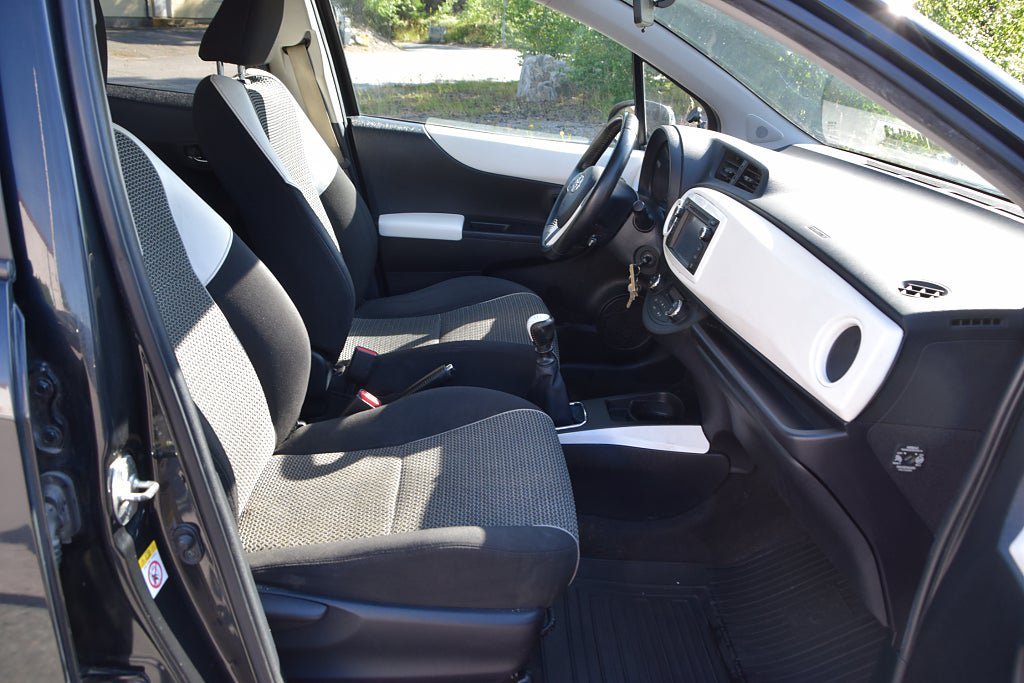 Vehicle Image 9