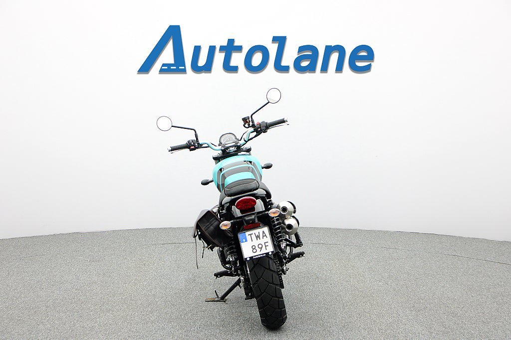 Vehicle Image 8