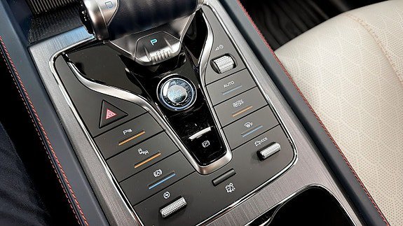 Vehicle Image 25