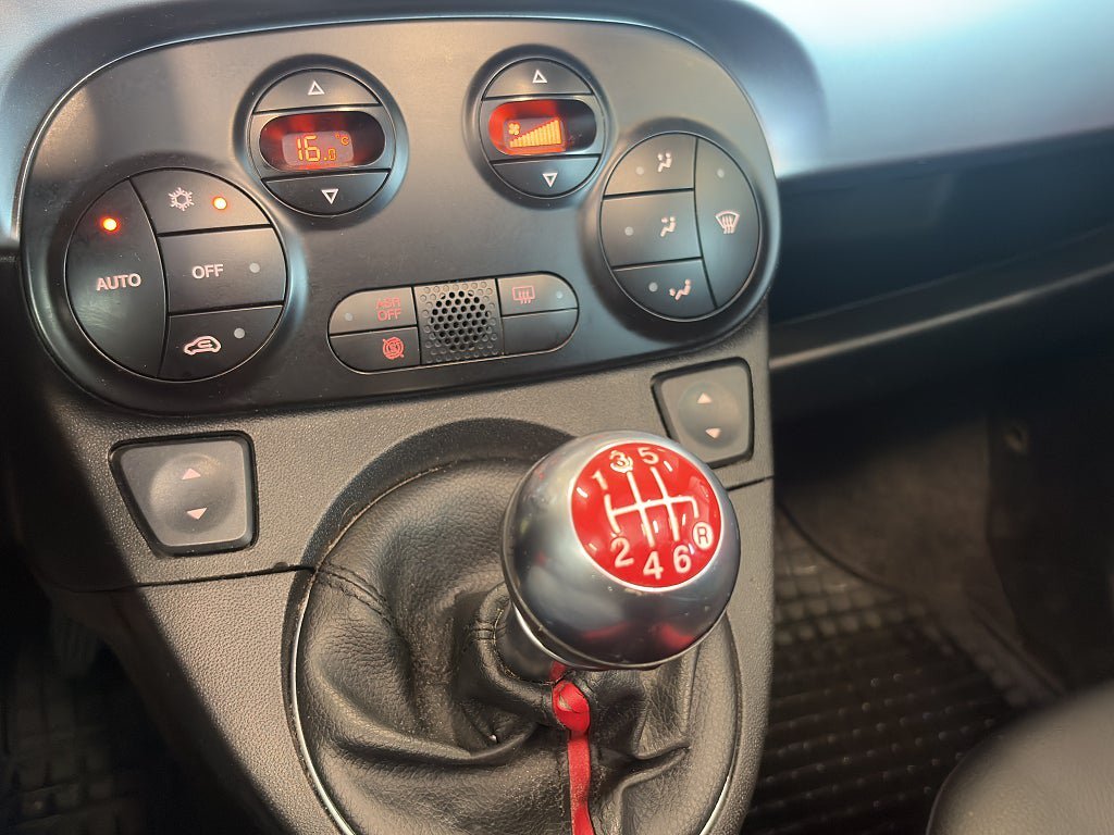 Vehicle Image 12