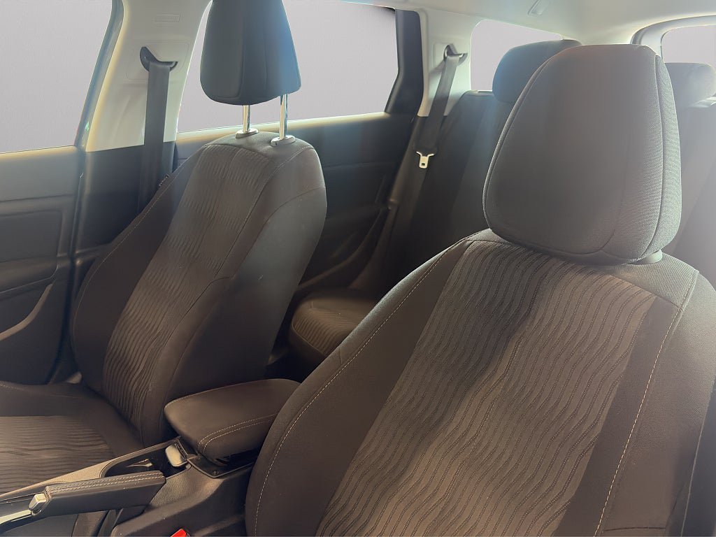 Vehicle Image 12