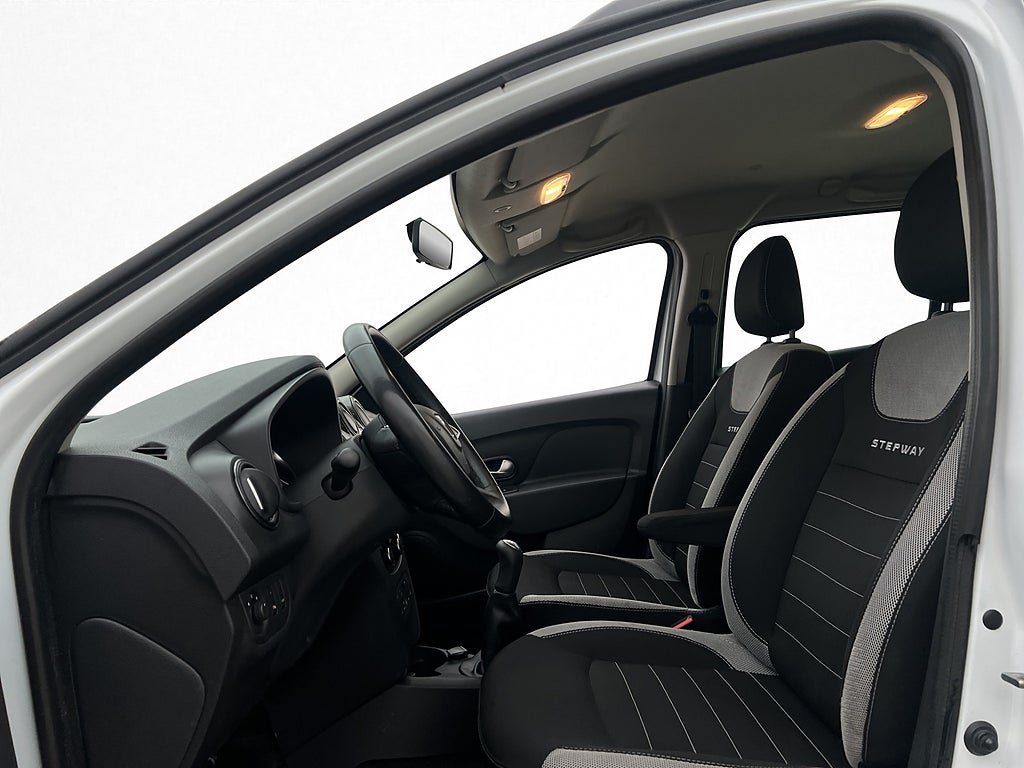 Vehicle Image 12