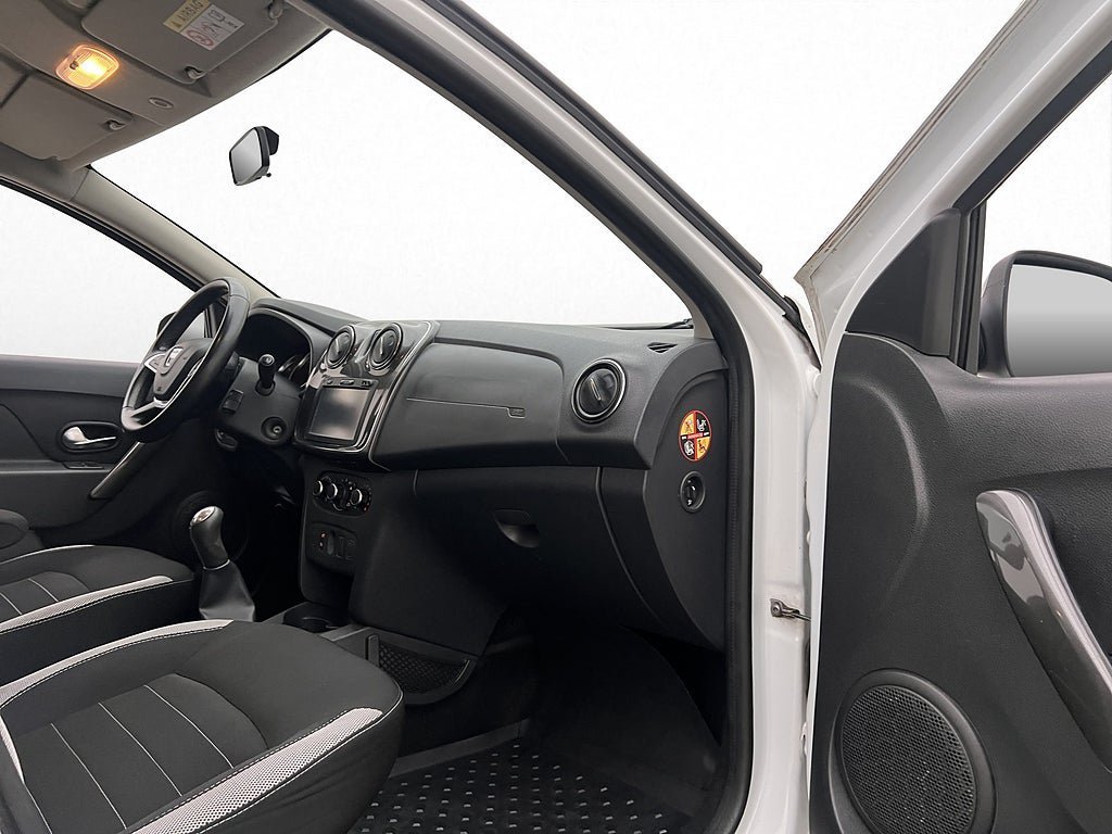 Vehicle Image 23