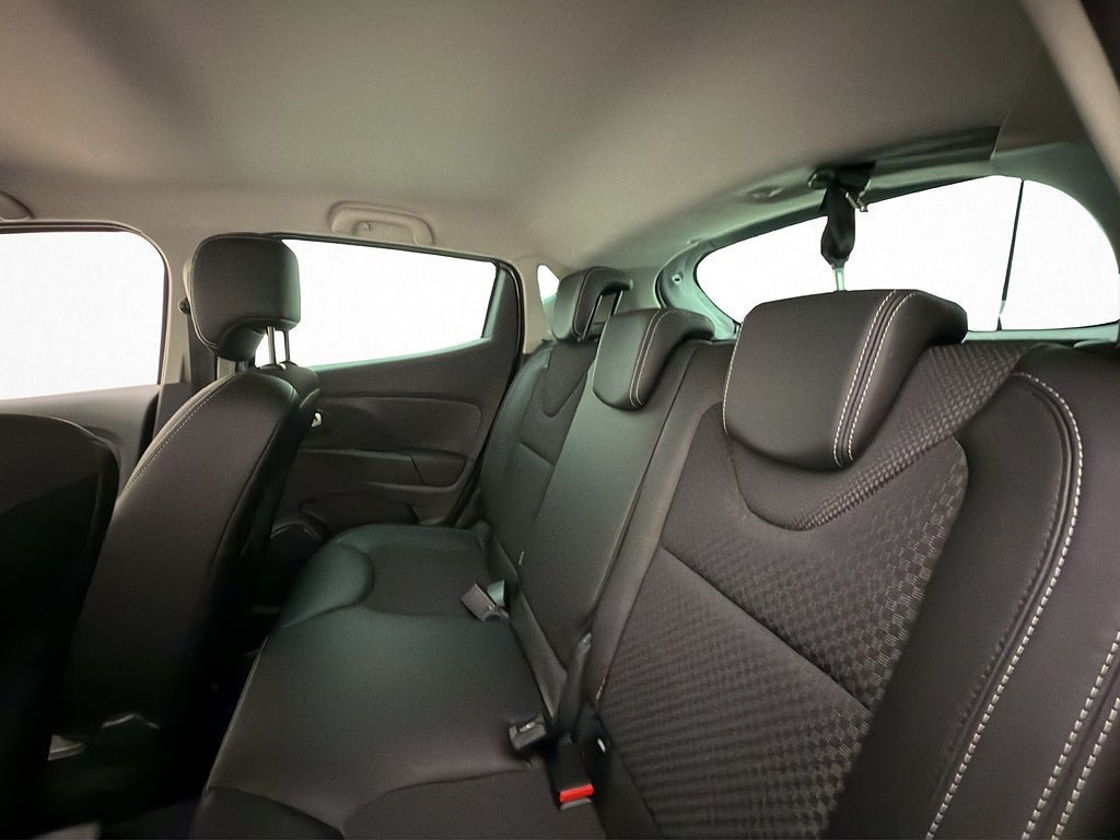 Vehicle Image 27