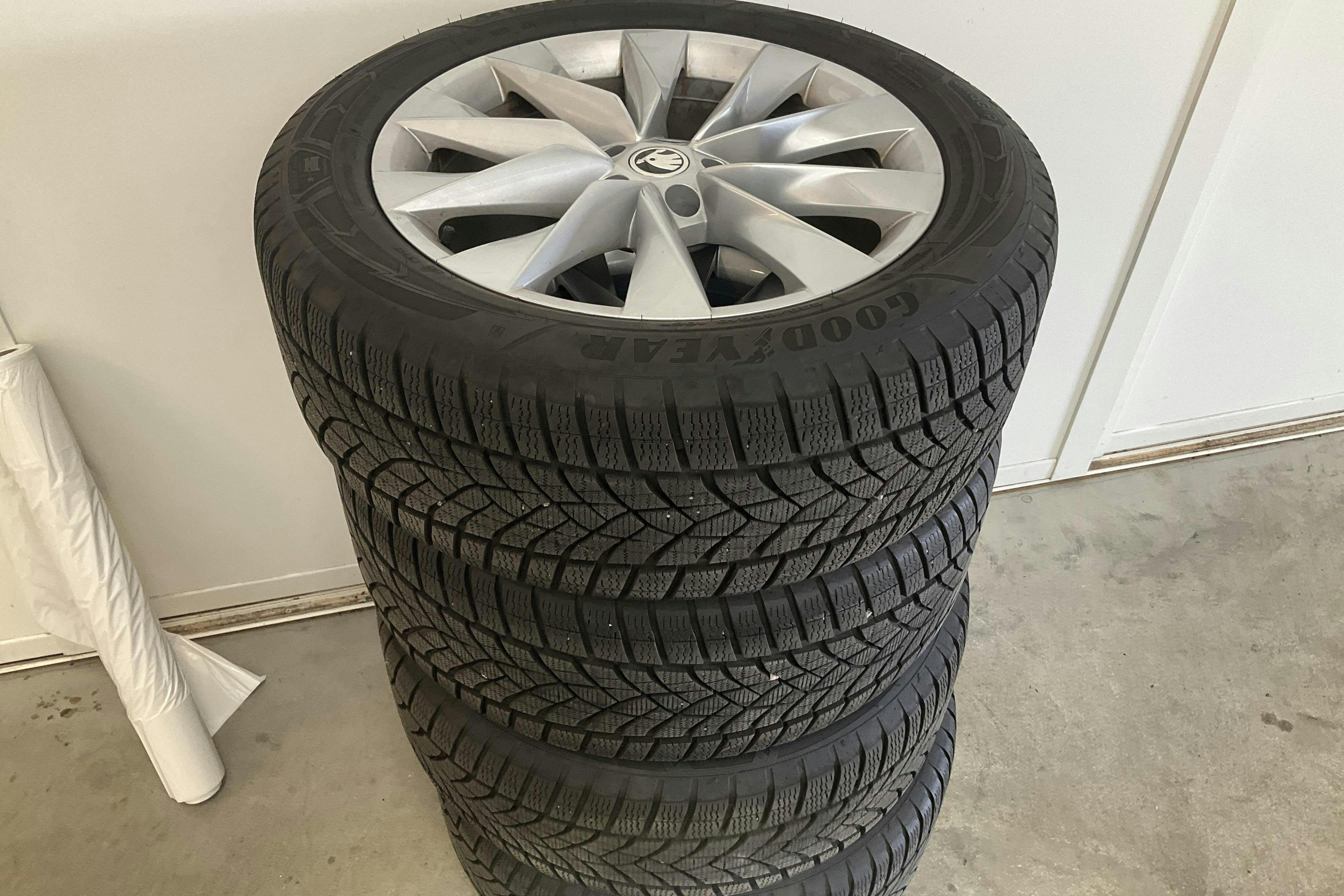 Vehicle Image 16