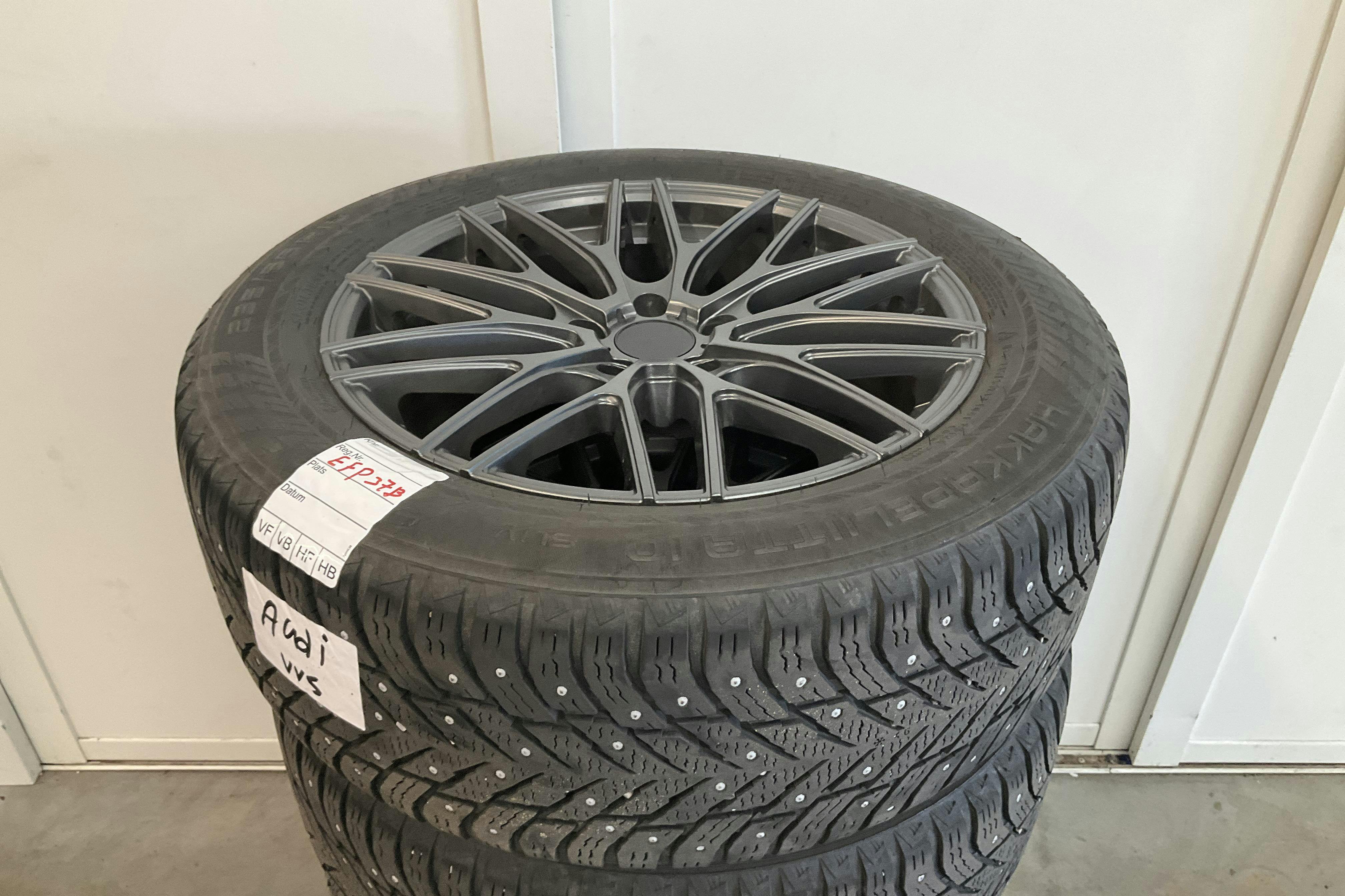 Vehicle Image 16