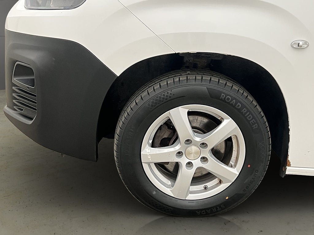 Vehicle Image 24