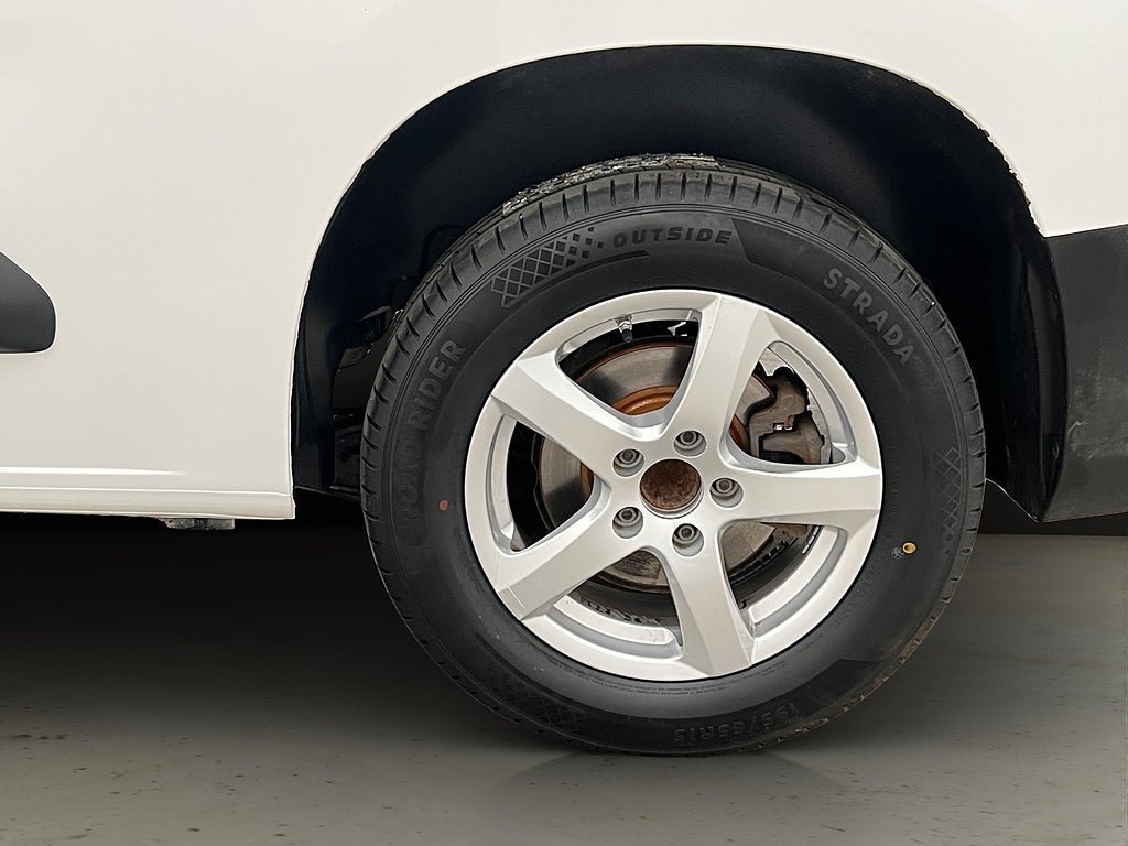 Vehicle Image 25