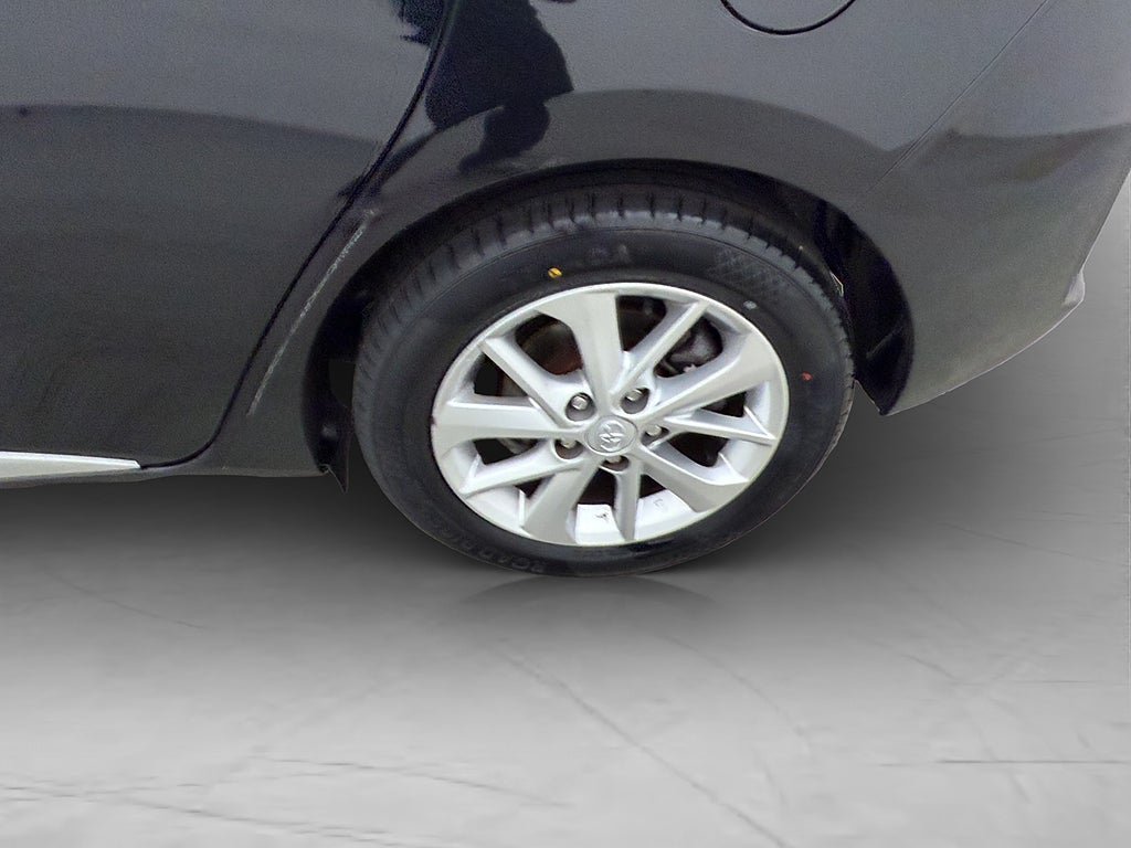 Vehicle Image 25