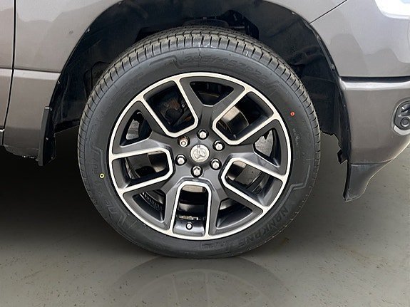 Vehicle Image 35