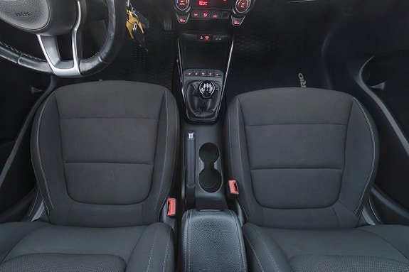 Vehicle Image 16