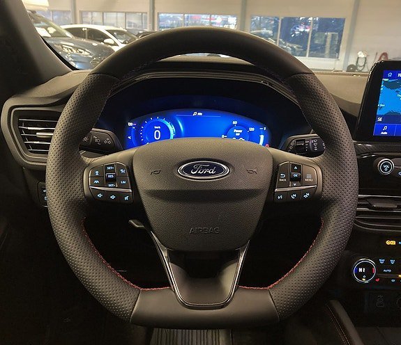 Vehicle Image 16
