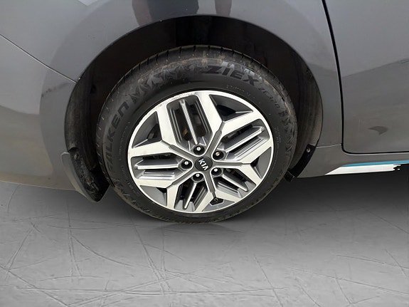 Vehicle Image 38