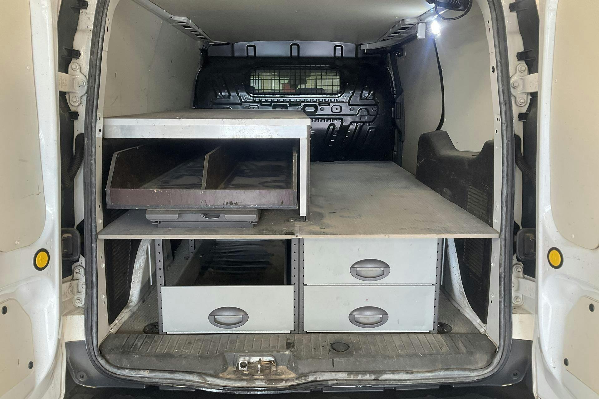 Vehicle Image 9