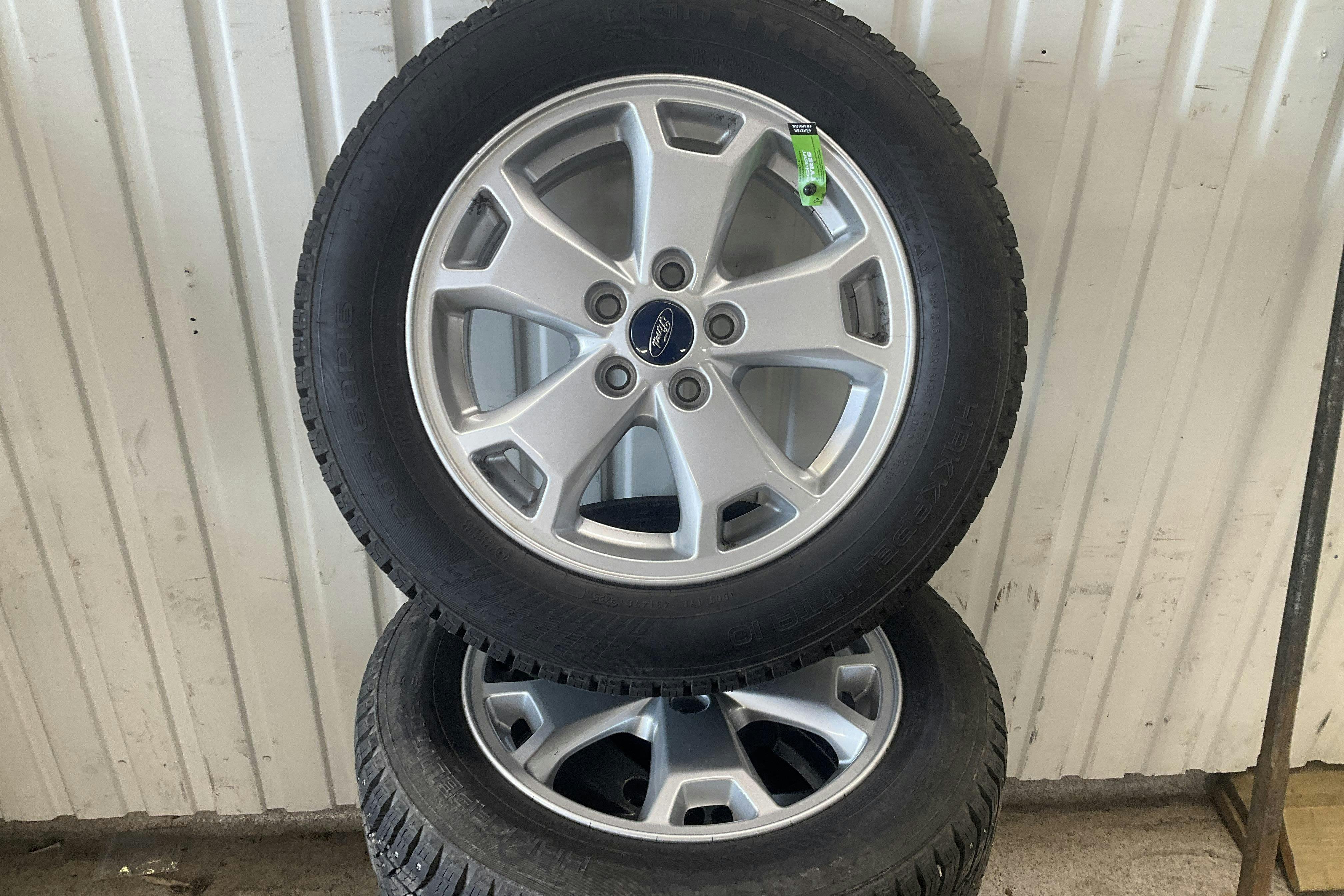 Vehicle Image 16