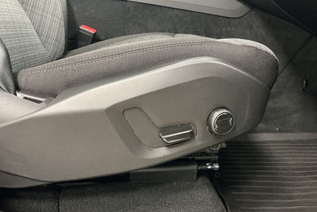 Vehicle Image 24