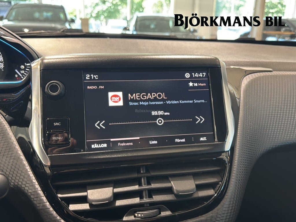 Vehicle Image 11