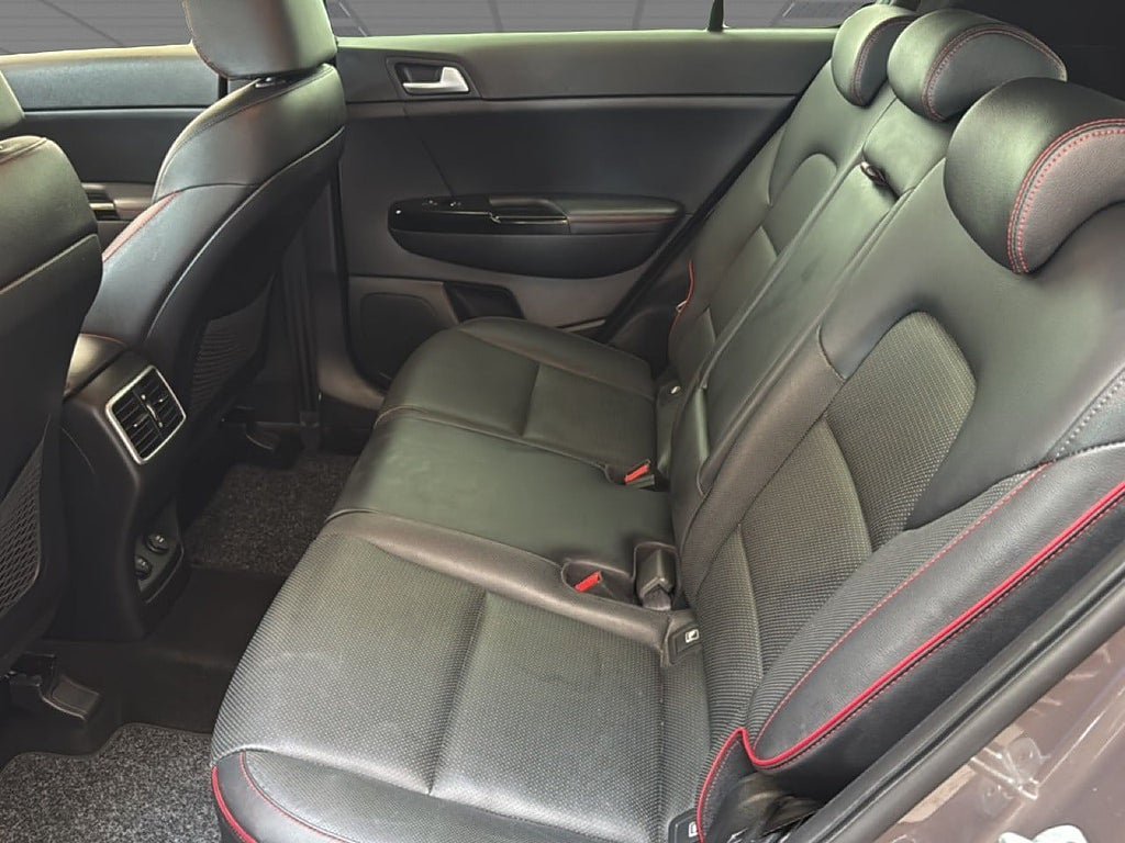 Vehicle Image 9