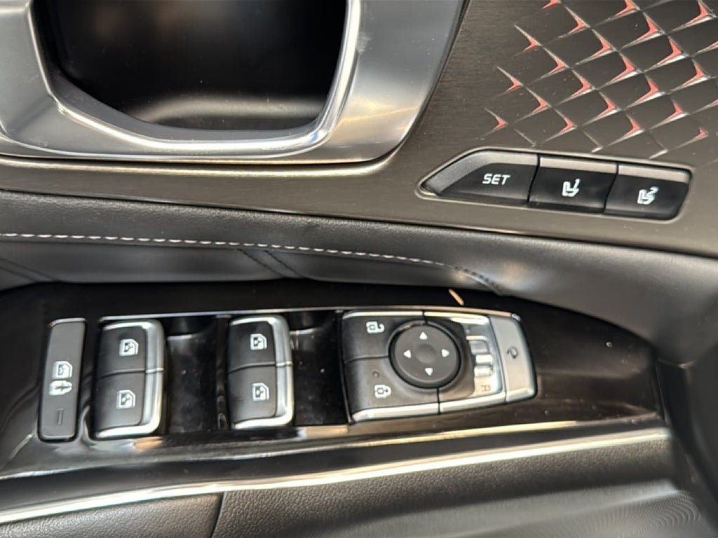 Vehicle Image 16