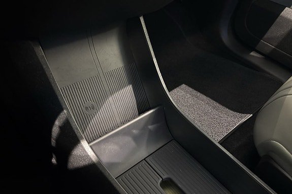 Vehicle Image 24