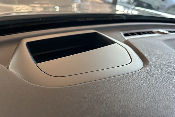 Vehicle Image 28