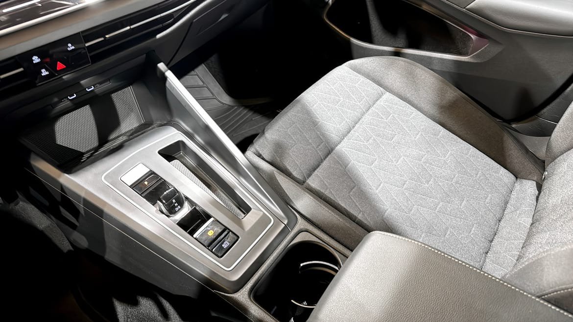 Vehicle Image 16