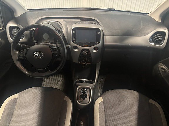 Vehicle Image 7