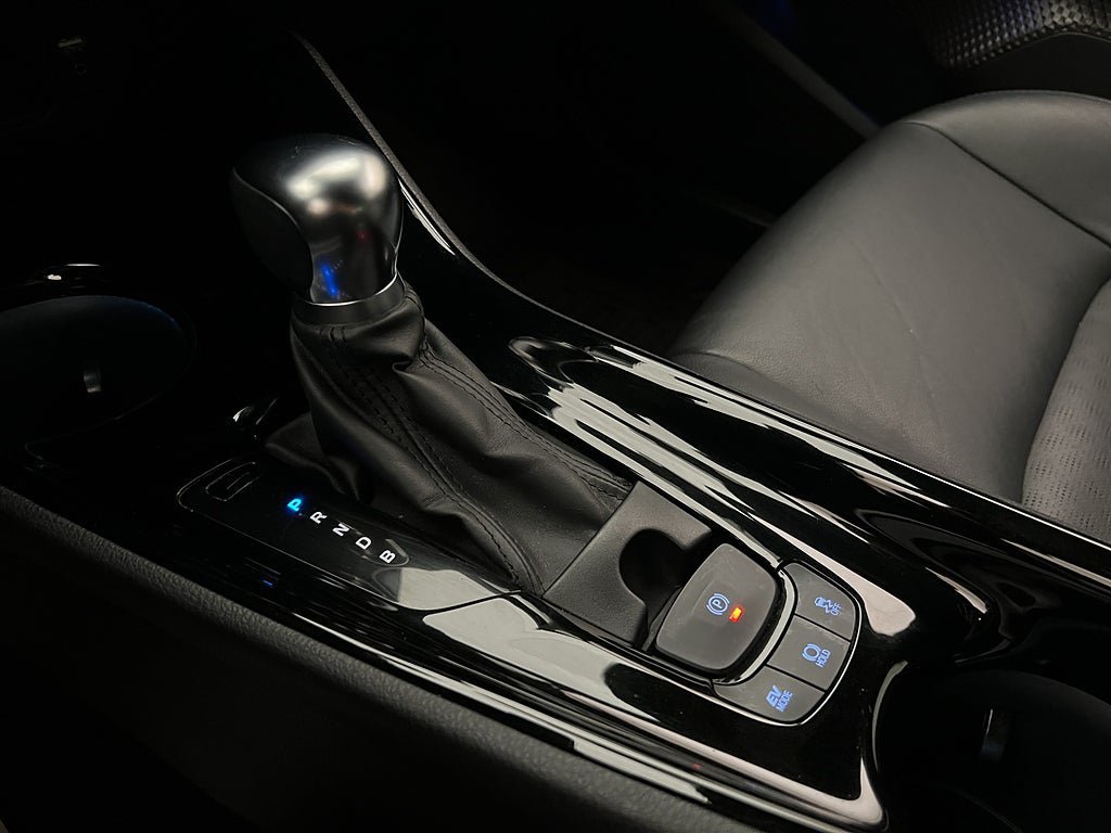 Vehicle Image 25