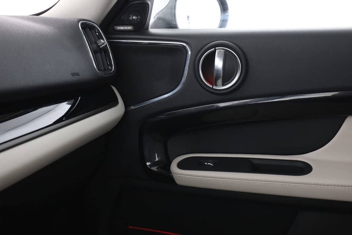 Vehicle Image 33