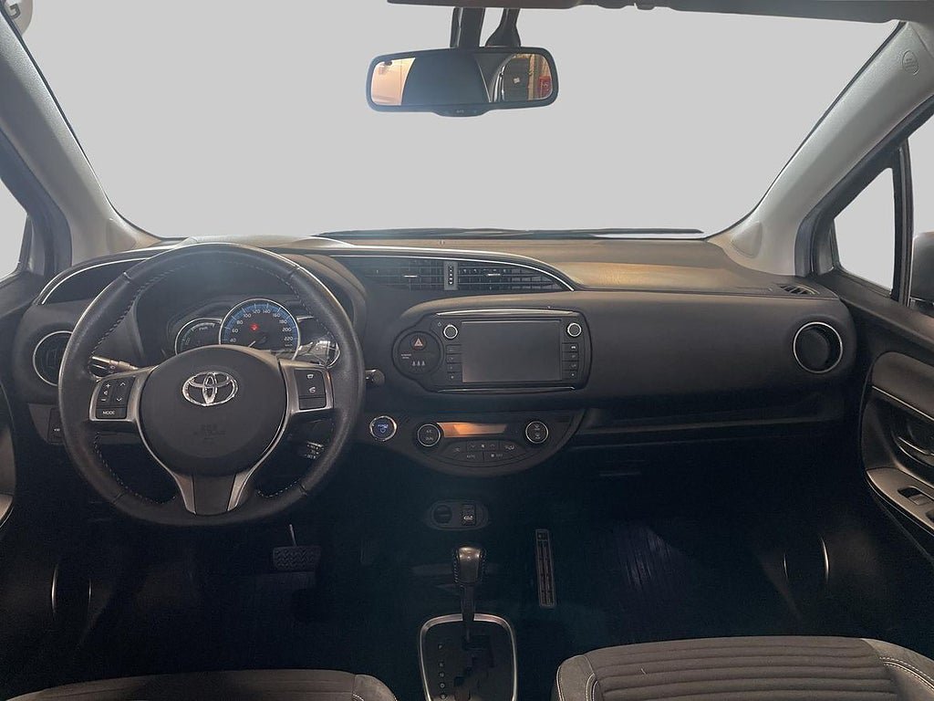 Vehicle Image 11