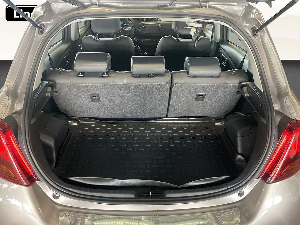 Vehicle Image 12