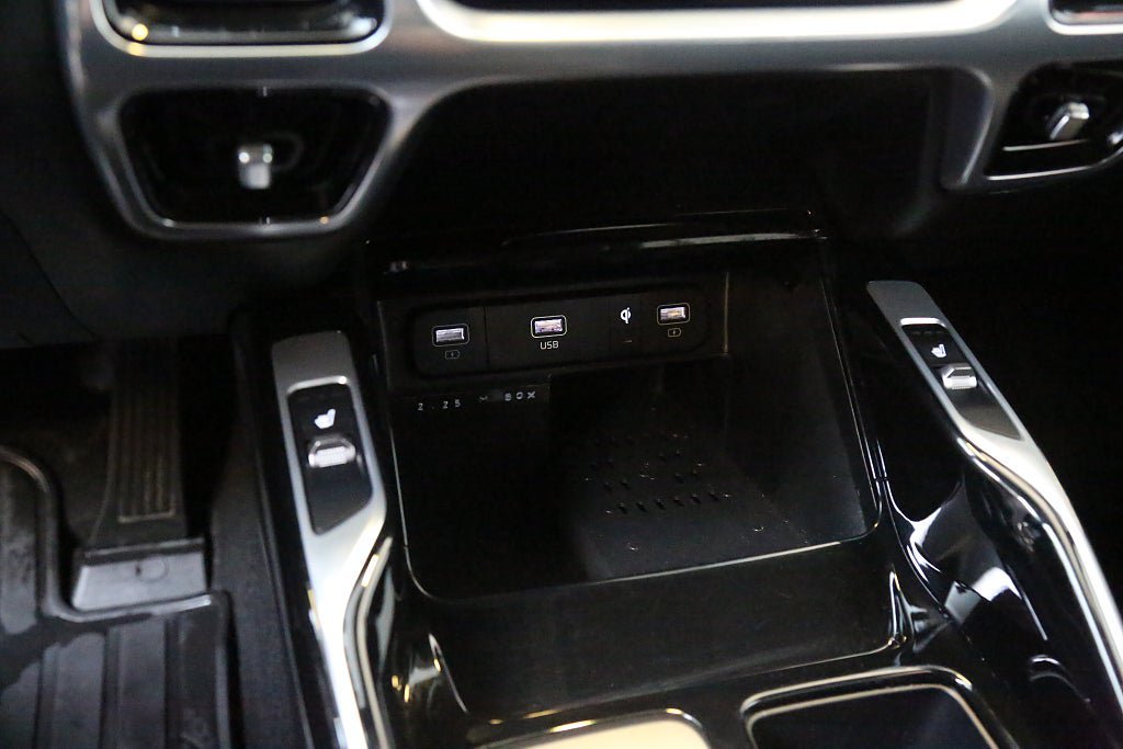 Vehicle Image 23