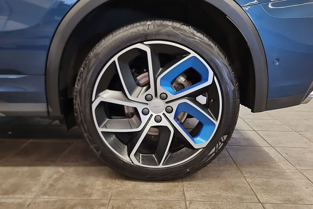 Vehicle Image 17