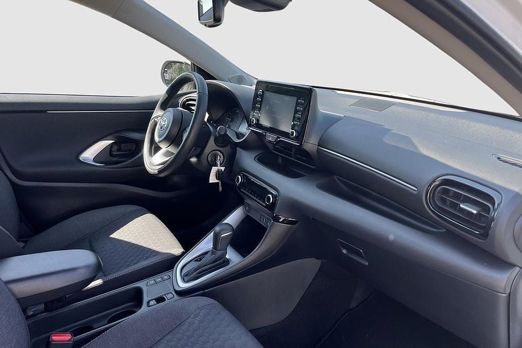 Vehicle Image 9