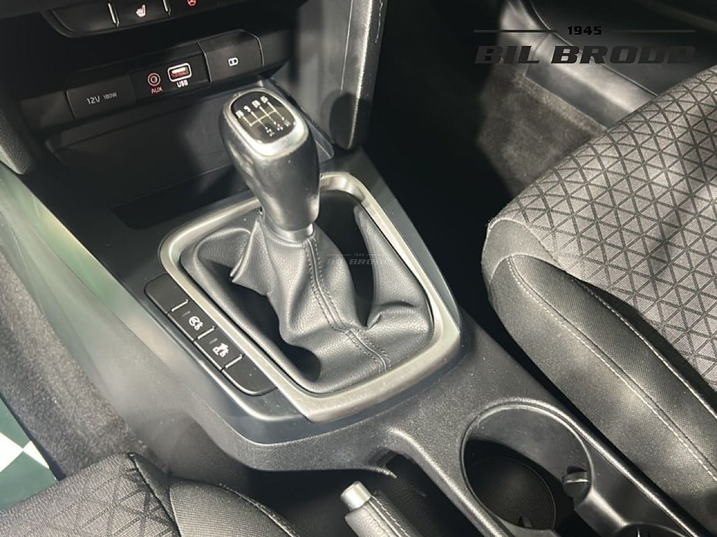 Vehicle Image 12