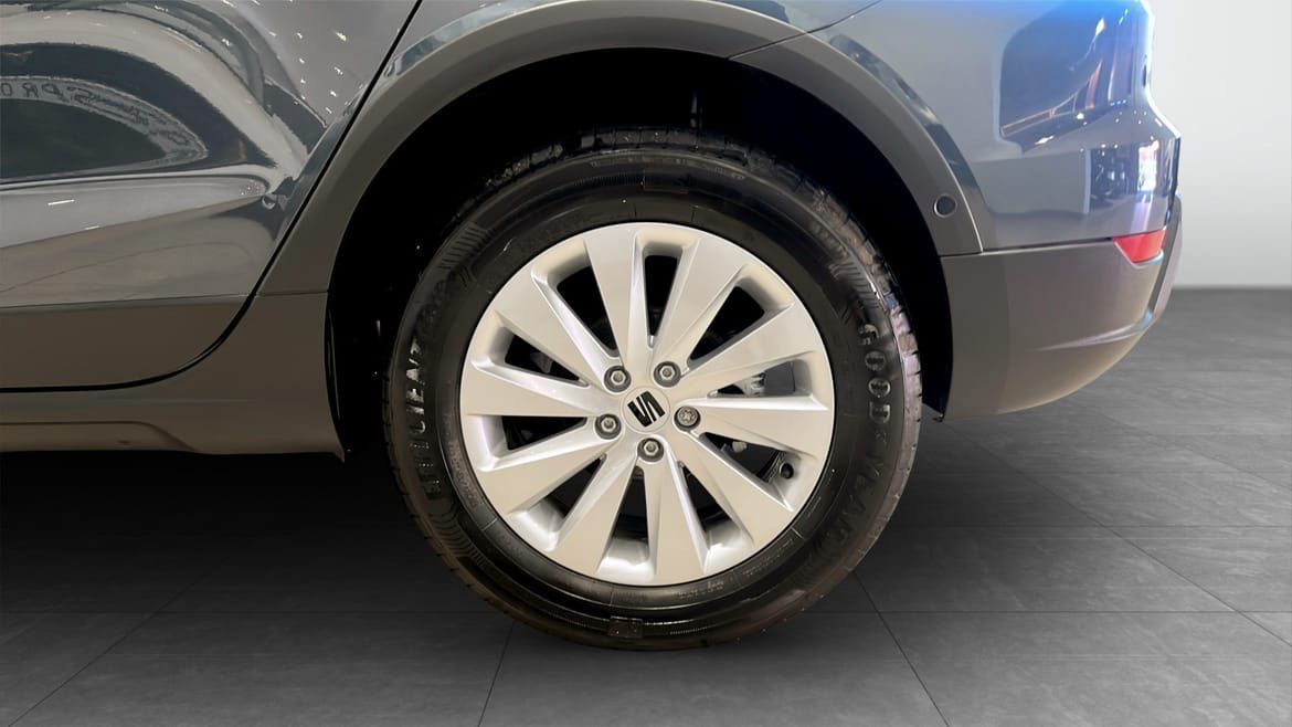 Vehicle Image 6