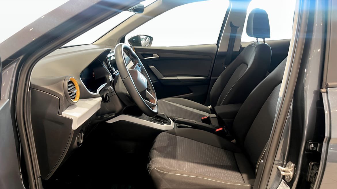 Vehicle Image 8