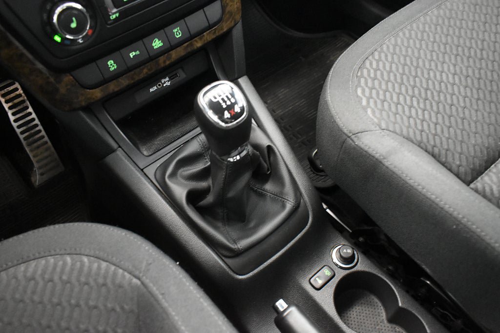 Vehicle Image 16
