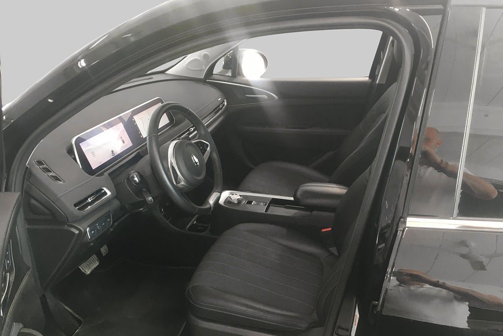 Vehicle Image 8