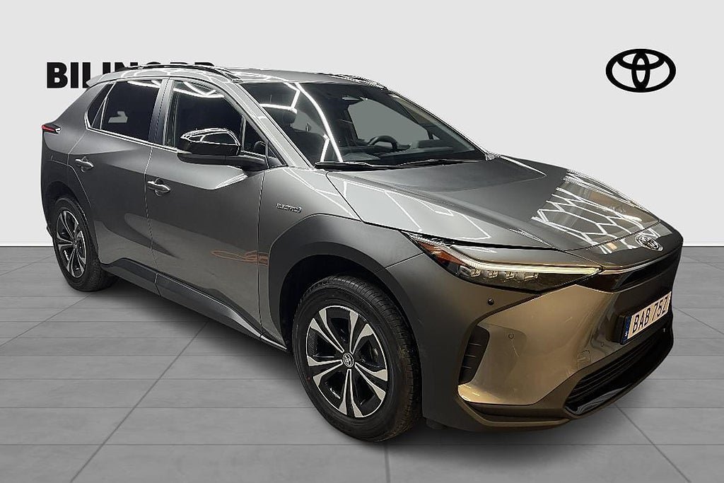 Vehicle Image 8